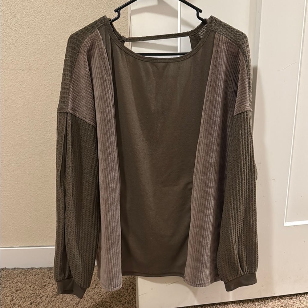 Gimmicks by BKE Green and Tan Crew Neck Sweater